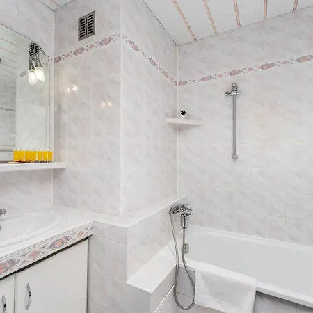 Park Zakrzowek Spacious By Bookinghost