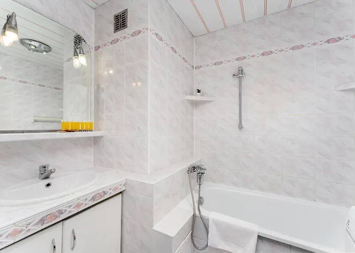 Park Zakrzowek Spacious By Bookinghost